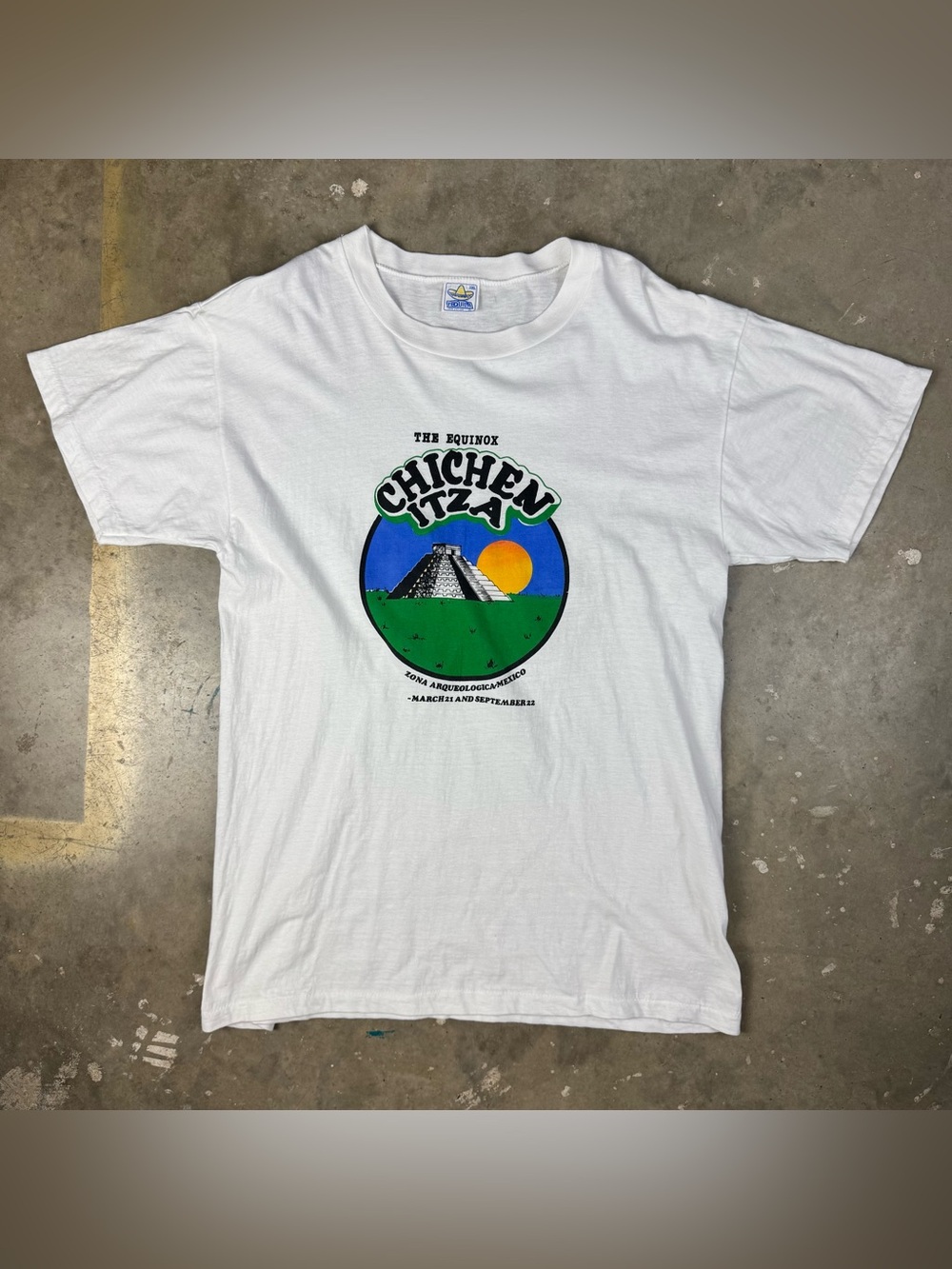 Vintage Chichén Itzá T-Shirt Size XXL Fits Slim Mexico Mayan Archaeological Site